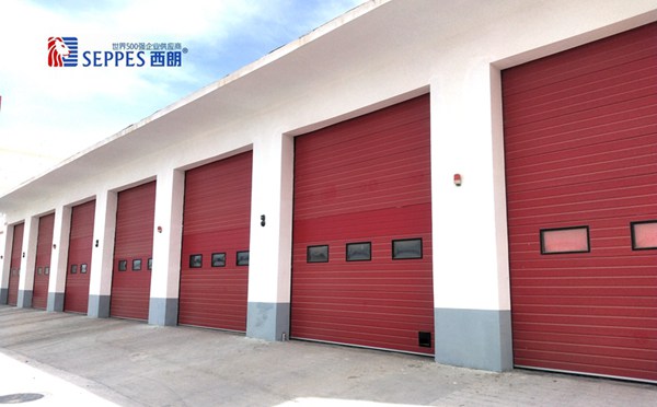中石油消防車(chē)庫(kù)：安全可靠的滑升門(mén)解決方案縮略圖